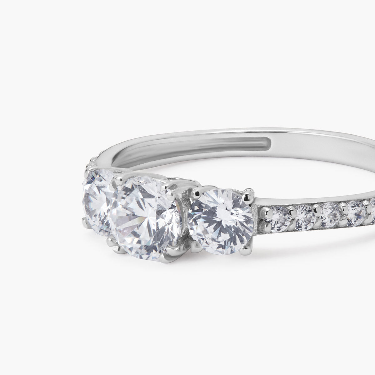 Anillo de oro blanco 18K 