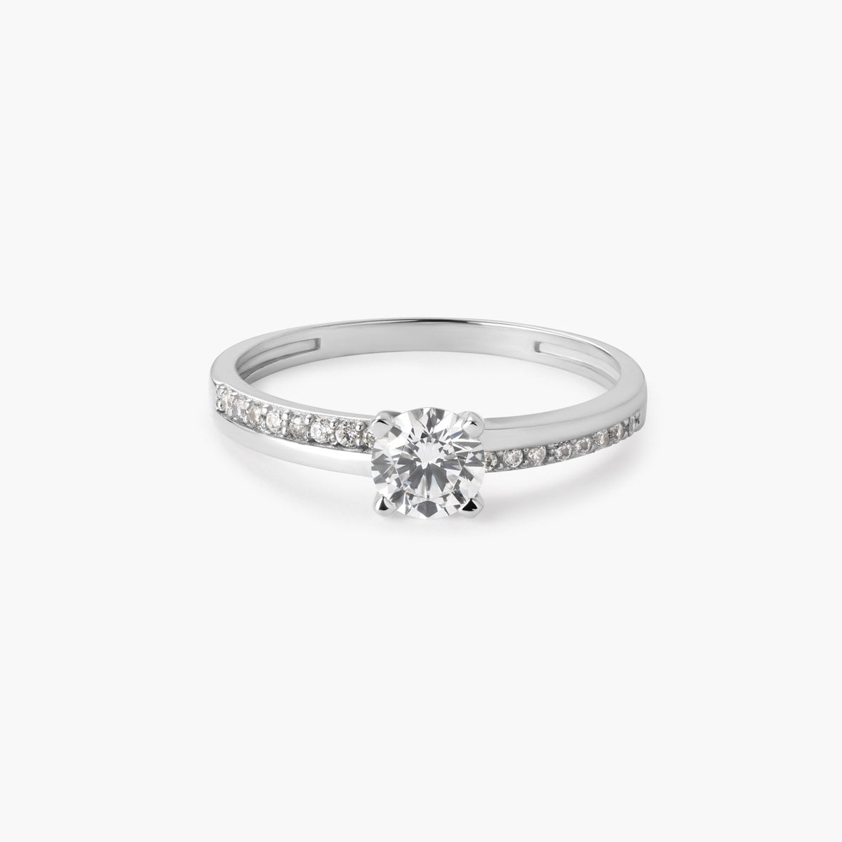 Anillo de oro blanco 18K