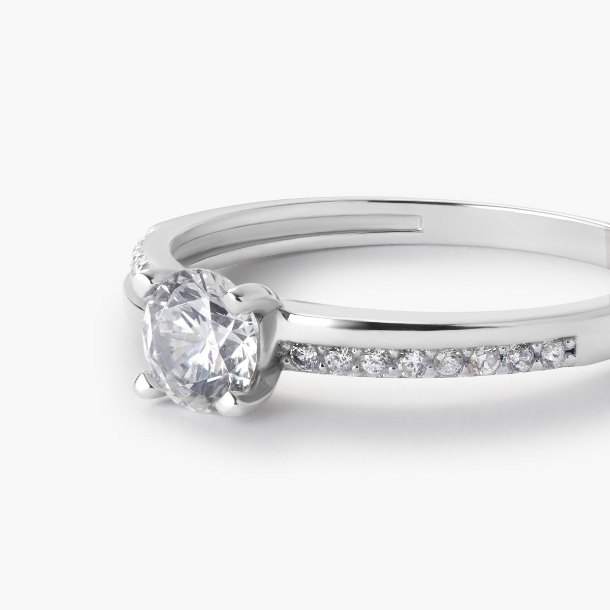 Anillo de oro blanco 18K