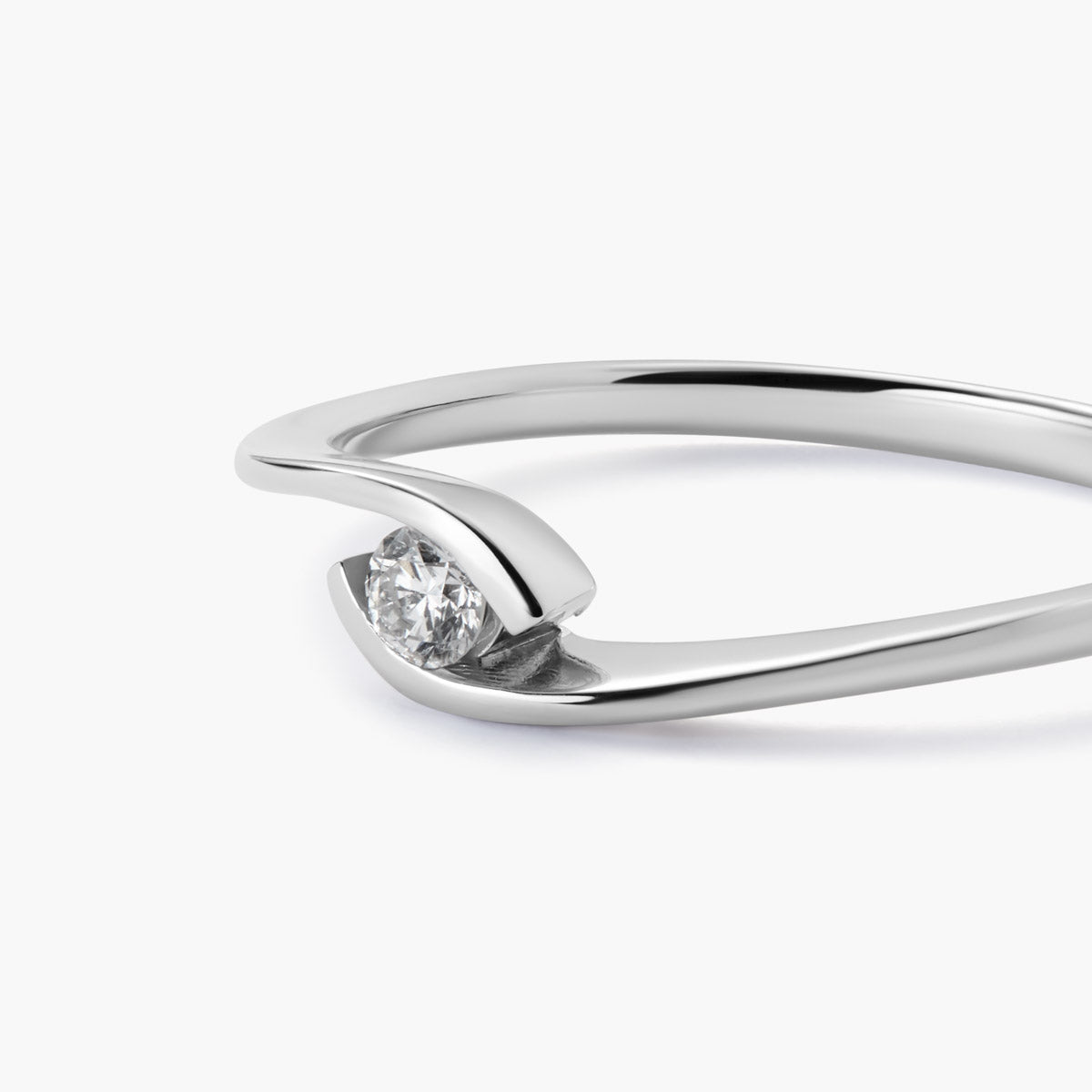 Anillo de oro blanco 18K diamante natural 0.07 ct. GRAVITY