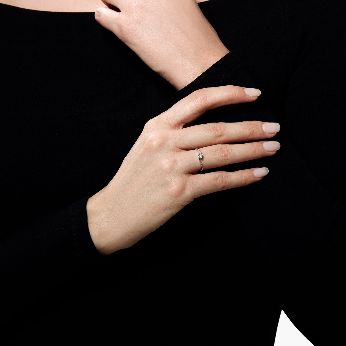 Anillo de oro blanco 18K diamante natural 0.07 ct. GRAVITY