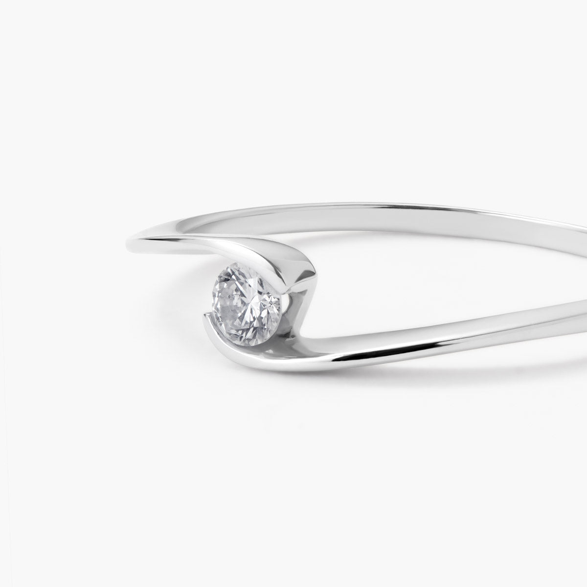 Anillo de oro blanco 18K diamante natural 0.1 ct. GRAVITY