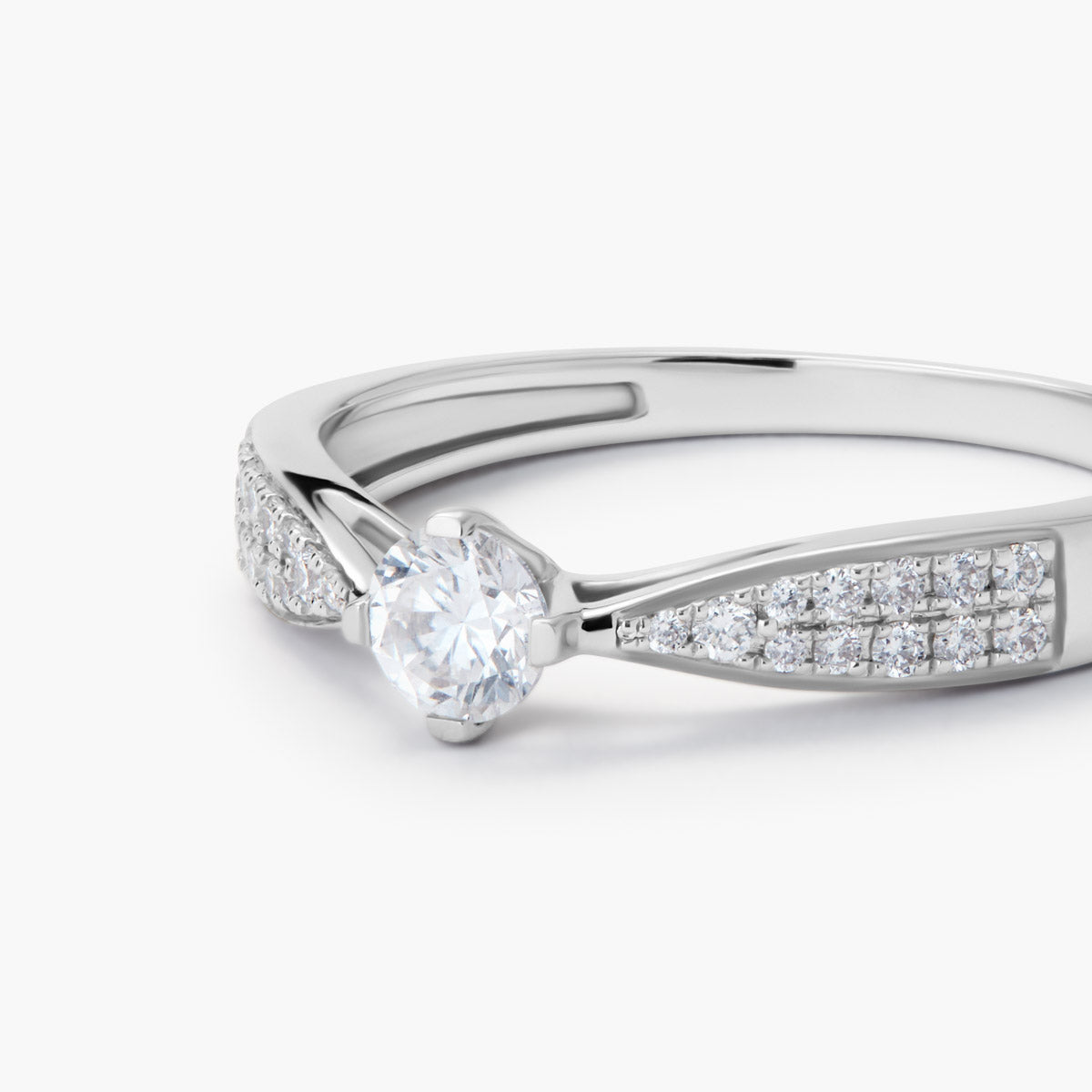 Anillo de oro blanco 18K diamante natural 0.39 ct. COMET