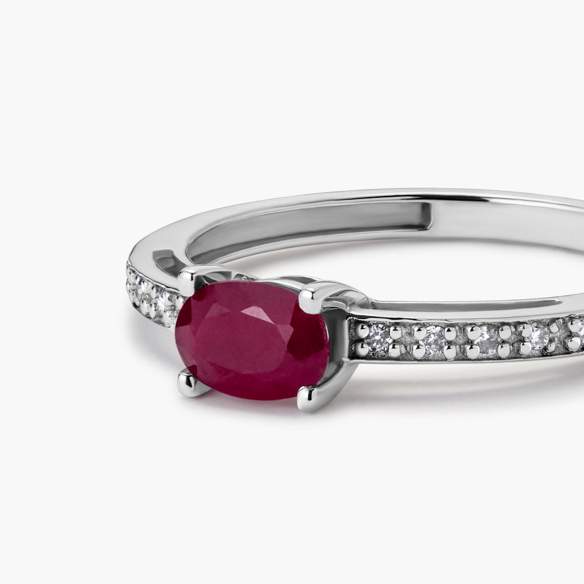 Anillo de oro blanco 18K diamante natural 0.05 ct. FLAME