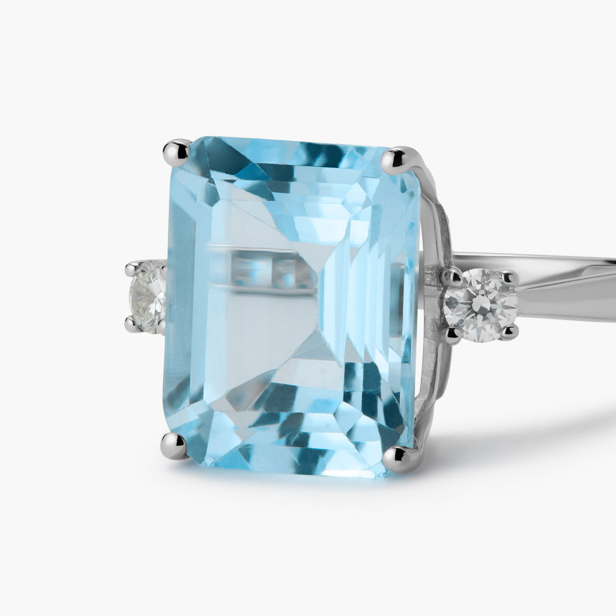 Anillo de oro blanco 18K diamante natural 0.18 ct. OCEAN