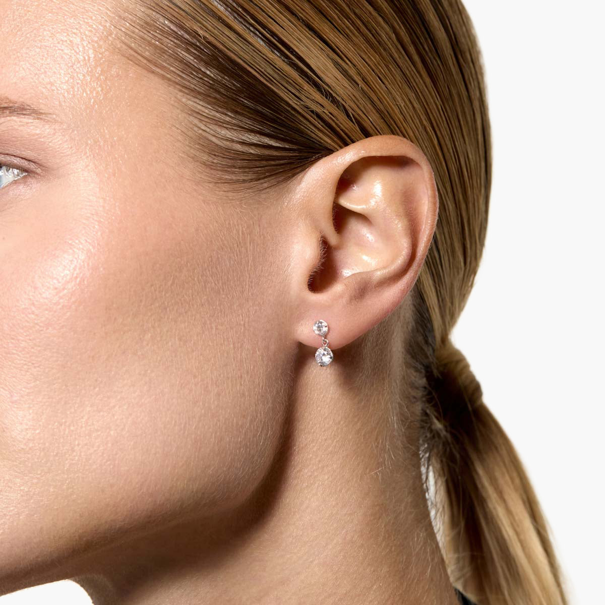 Pendientes largos de oro blanco 18K circonitas 12 mm