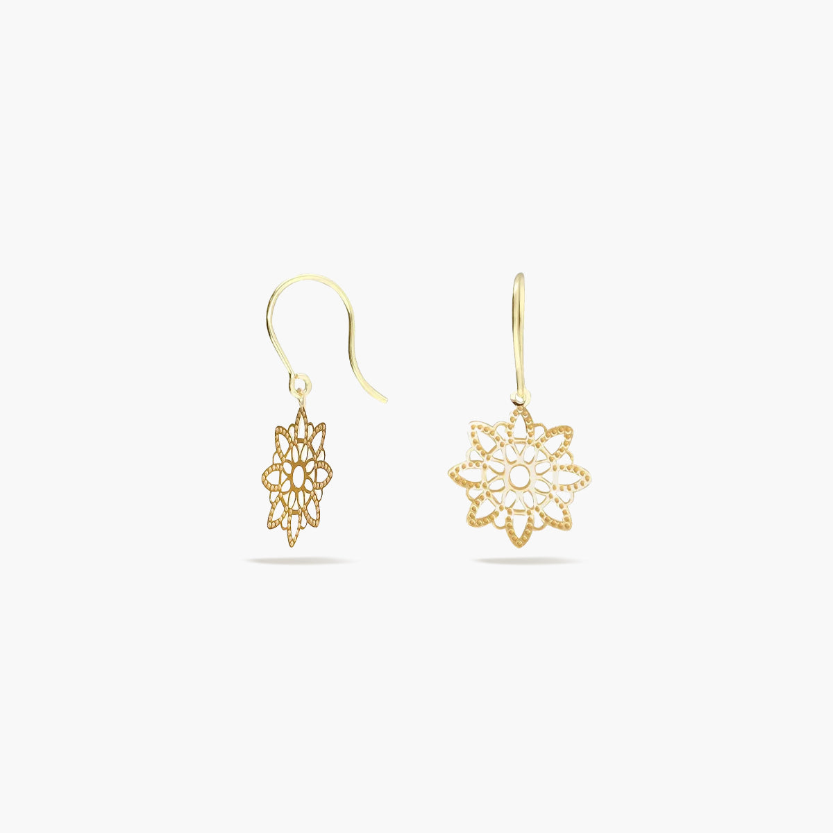 Pendientes largos flor calada de oro 18K 25 mm