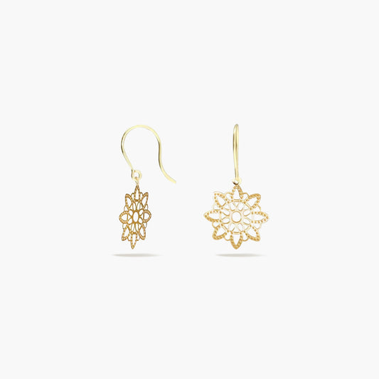 Pendientes largos flor calada de oro 18K 25 mm