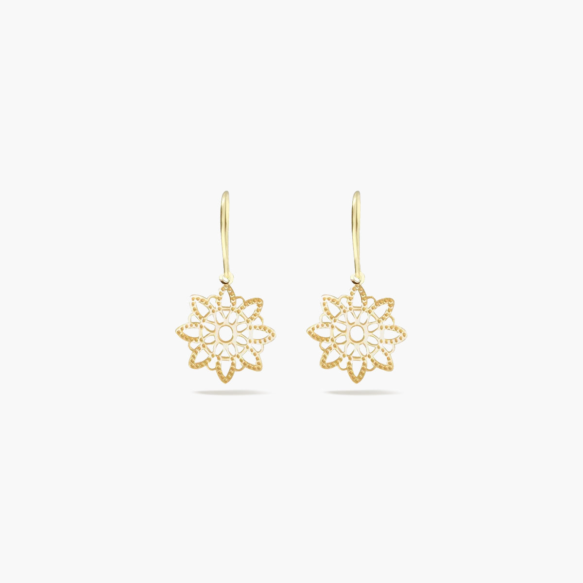 Pendientes largos flor calada de oro 18K 25 mm