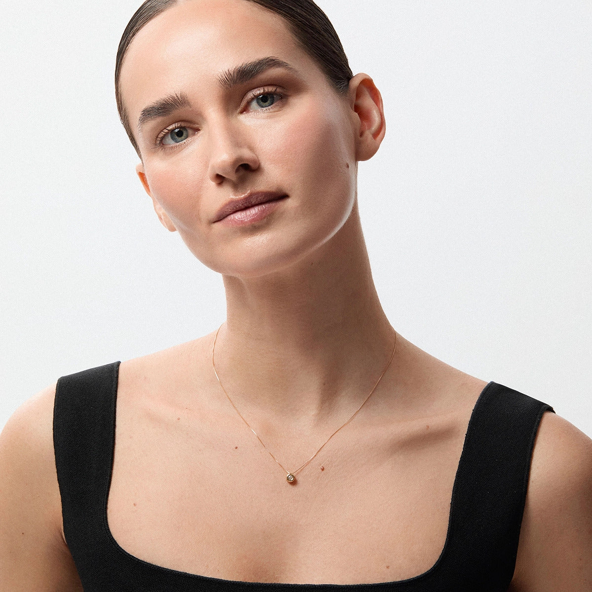 Collar de oro 18K diamante natural 0.11 ct. 4 mm