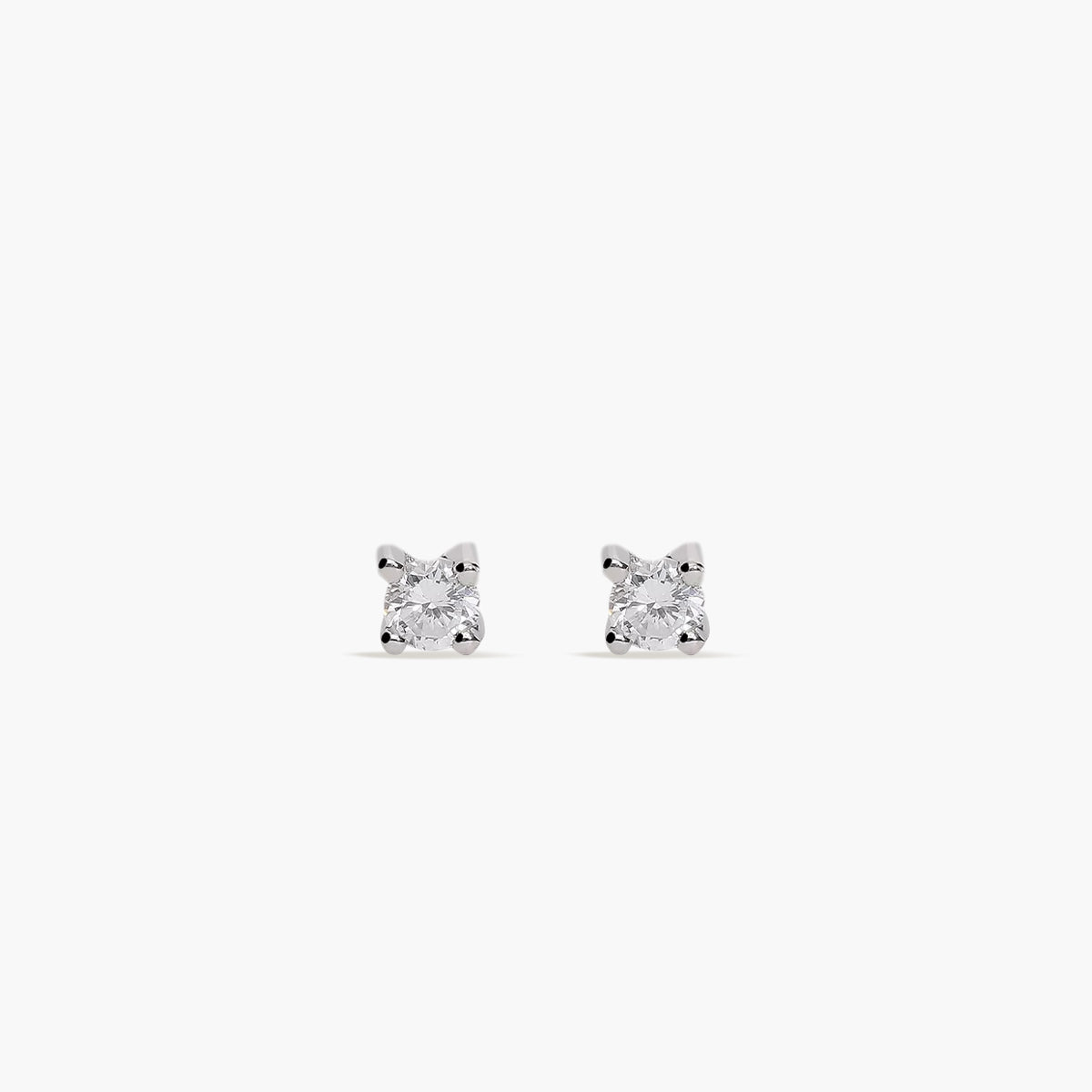 Pendientes de oro blanco 18K diamante natural 0.20 ct. 3 mm