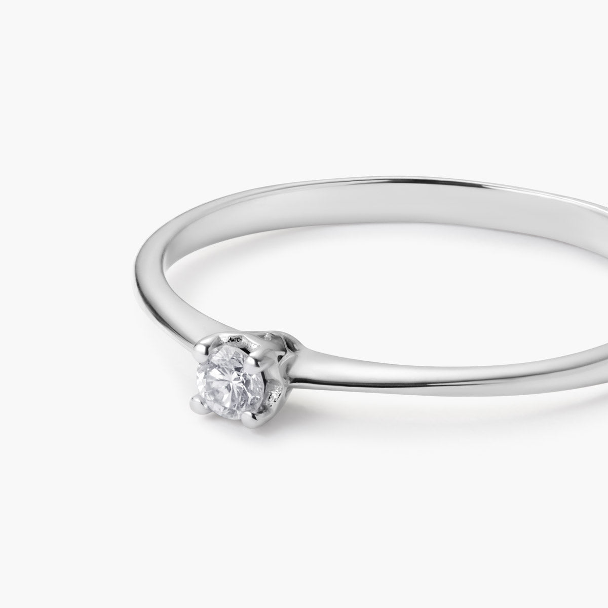 Anillo de oro blanco 18K diamante natural 0.07 ct. MOON