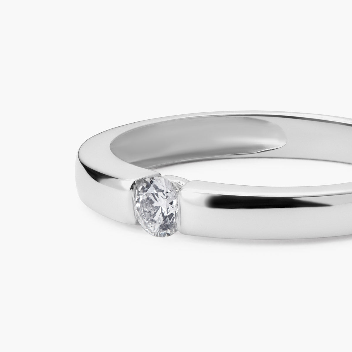 Anillo de oro blanco 18K diamante natural 0.15 ct. 