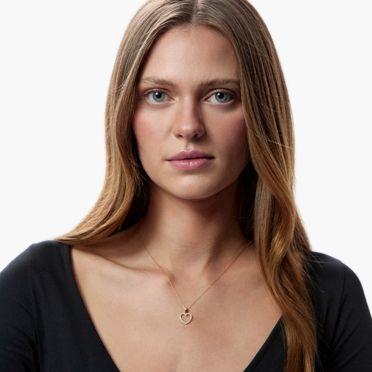 Collar silueta corazón de oro 18K circonitas 14 mm