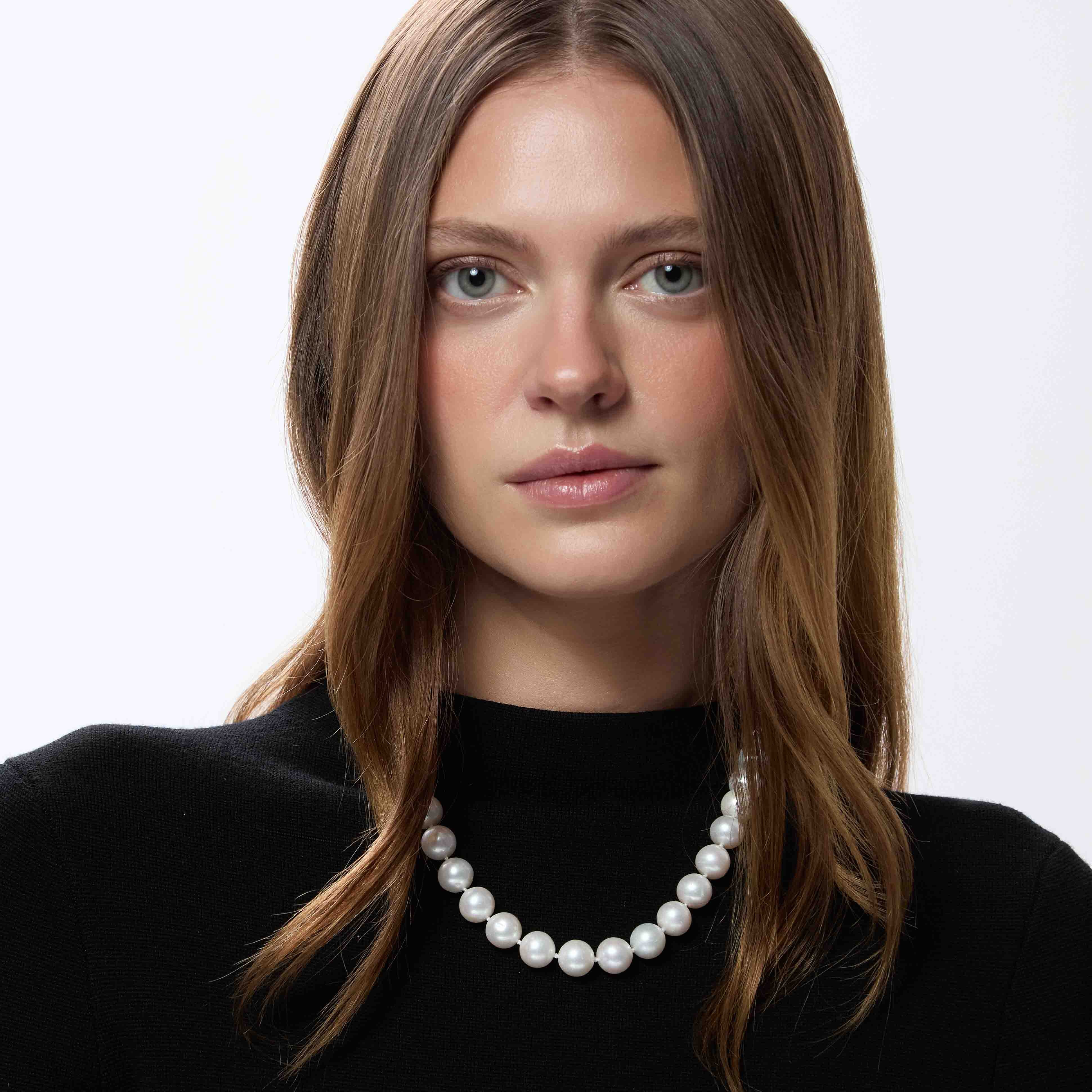 Collar de oro blanco 18K perlas 47 cm