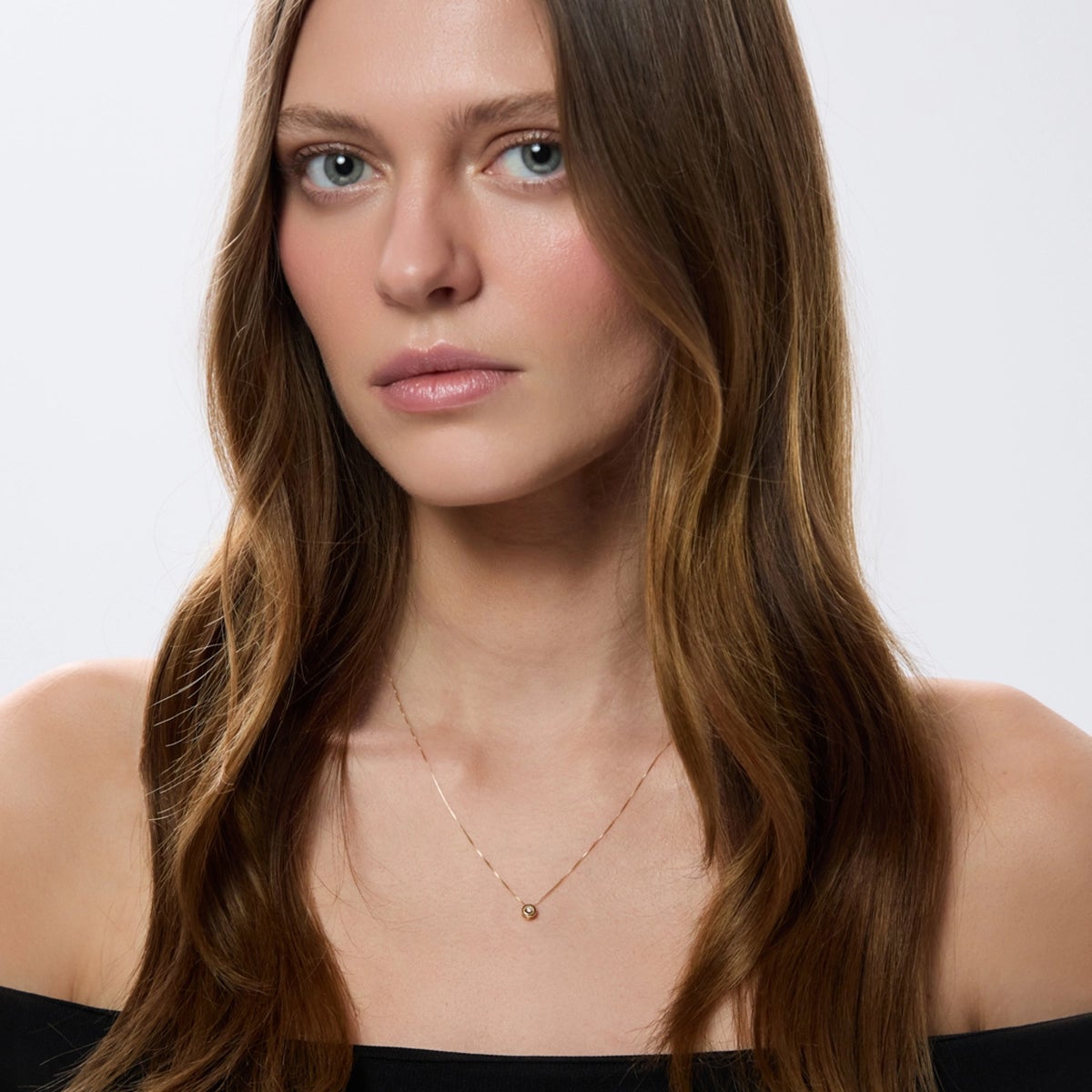 Collar de oro 18K diamante natural 0.03 ct.