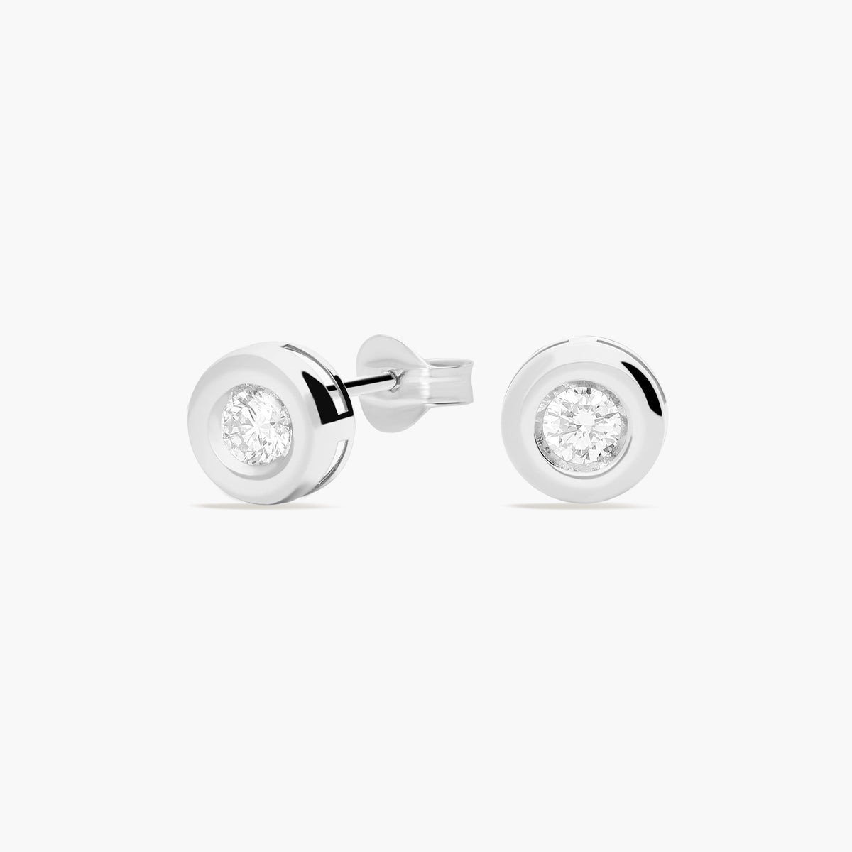 Pendientes redondos de oro blanco 18K diamante natural 0.20 ct. 5 mm