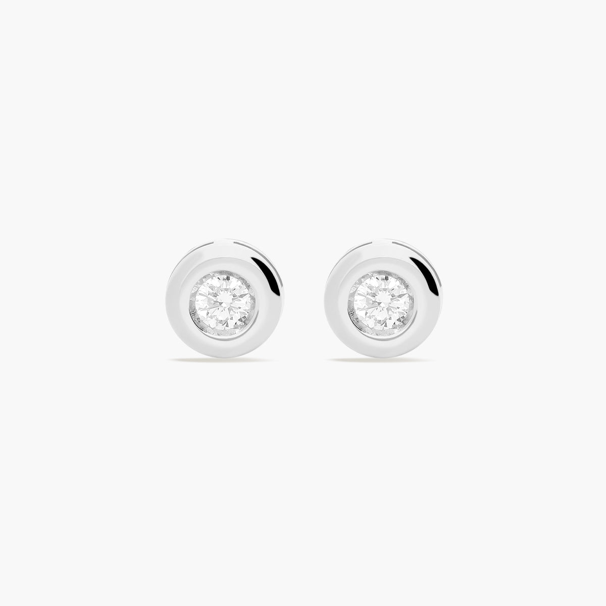 Pendientes redondos de oro blanco 18K diamante natural 0.20 ct. 5 mm