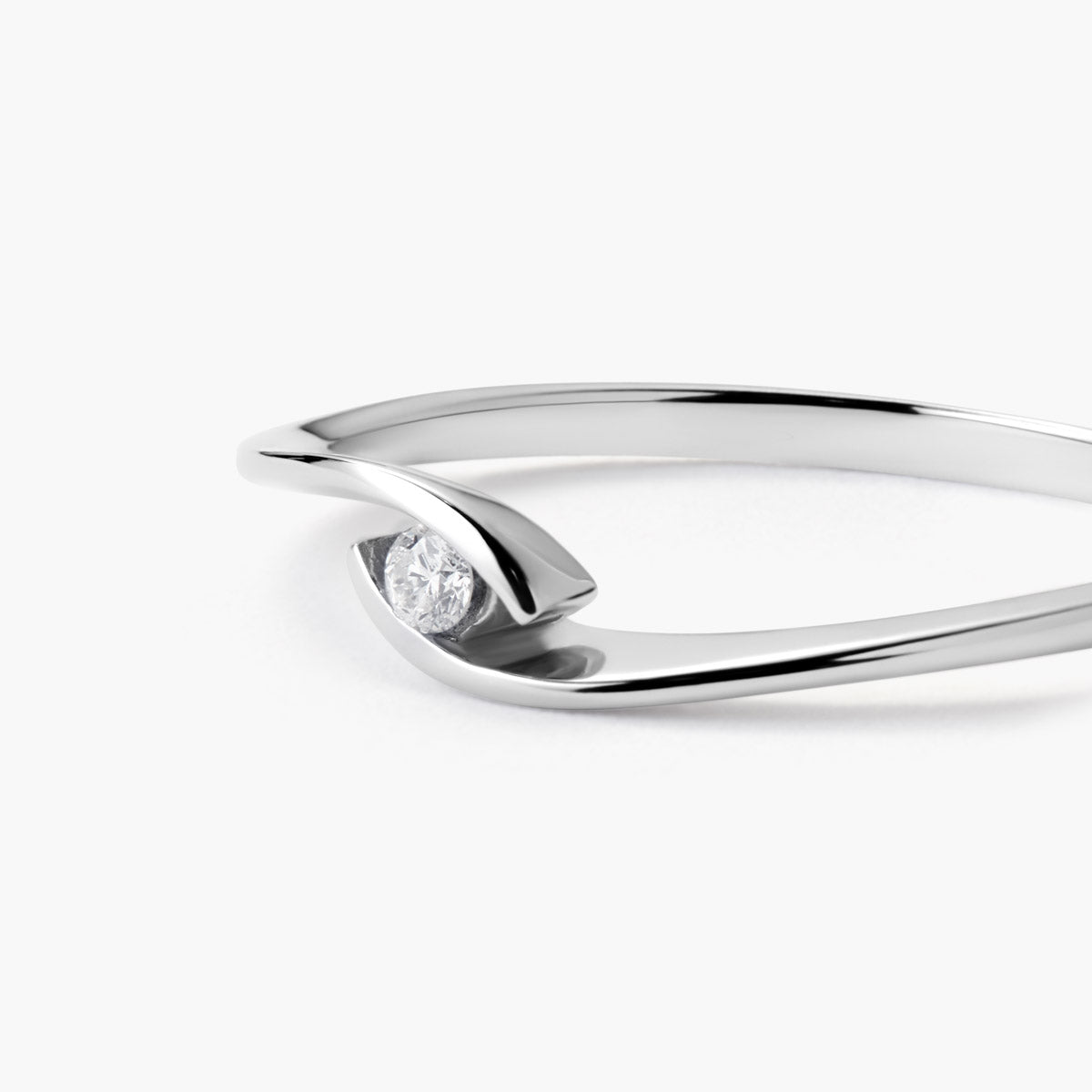 Anillo de oro blanco 18K diamante natural 0.03 ct. GRAVITY