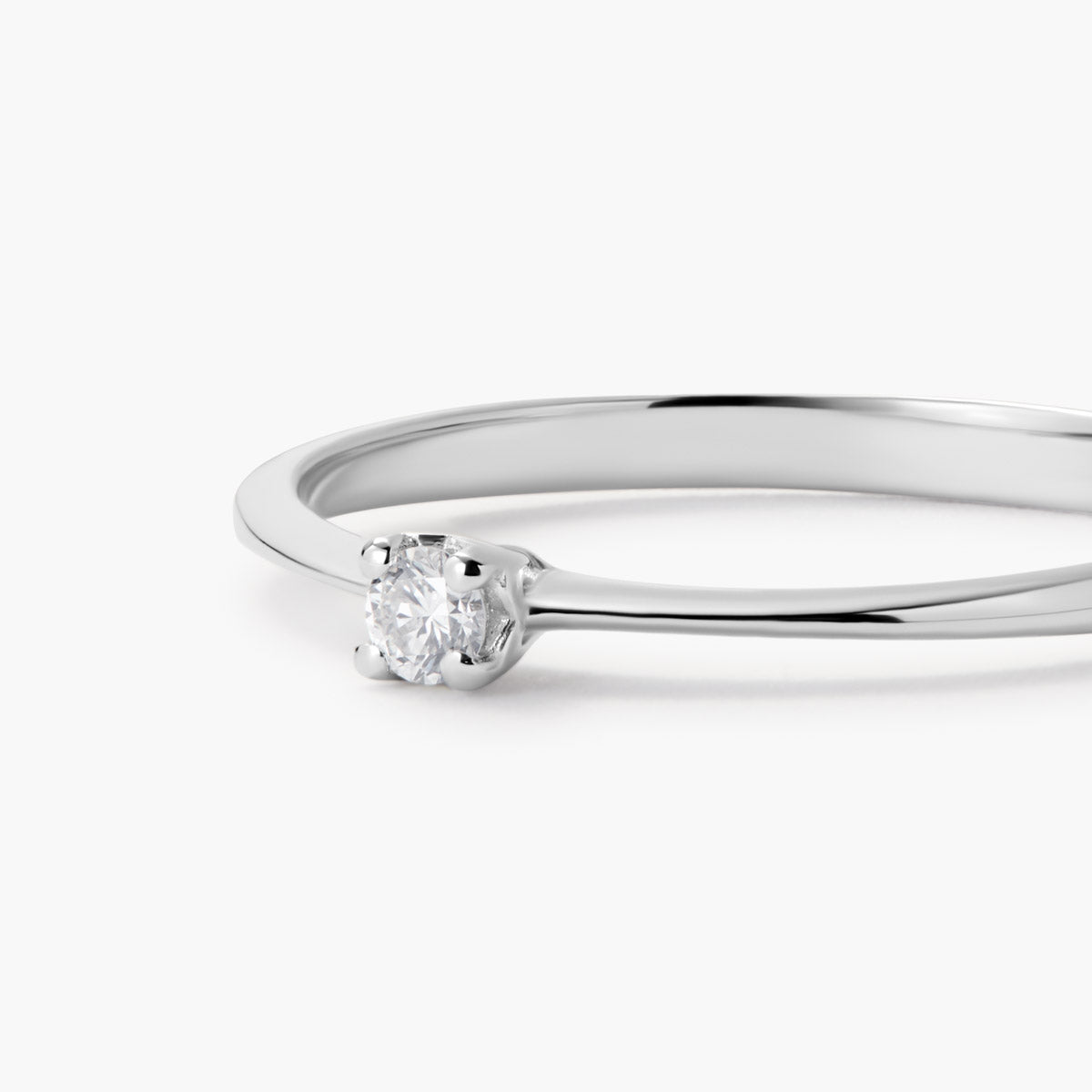 Anillo de oro blanco 18K diamante natural 0.05 ct. MOON