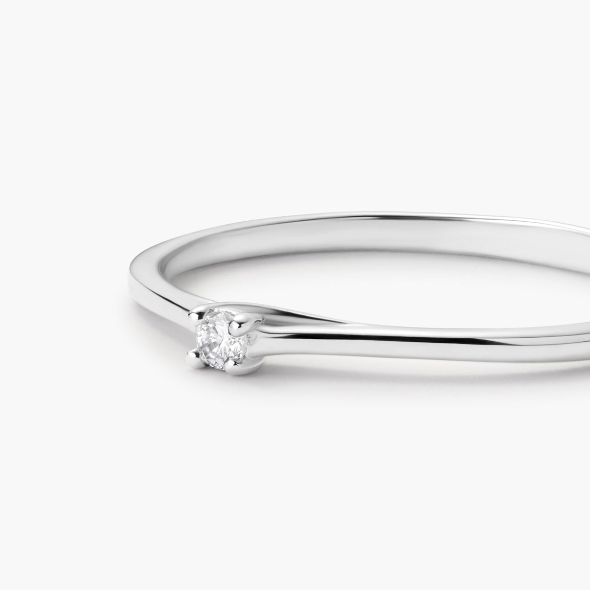 Anillo de oro blanco 18K diamante natural 0.03 ct. MOON