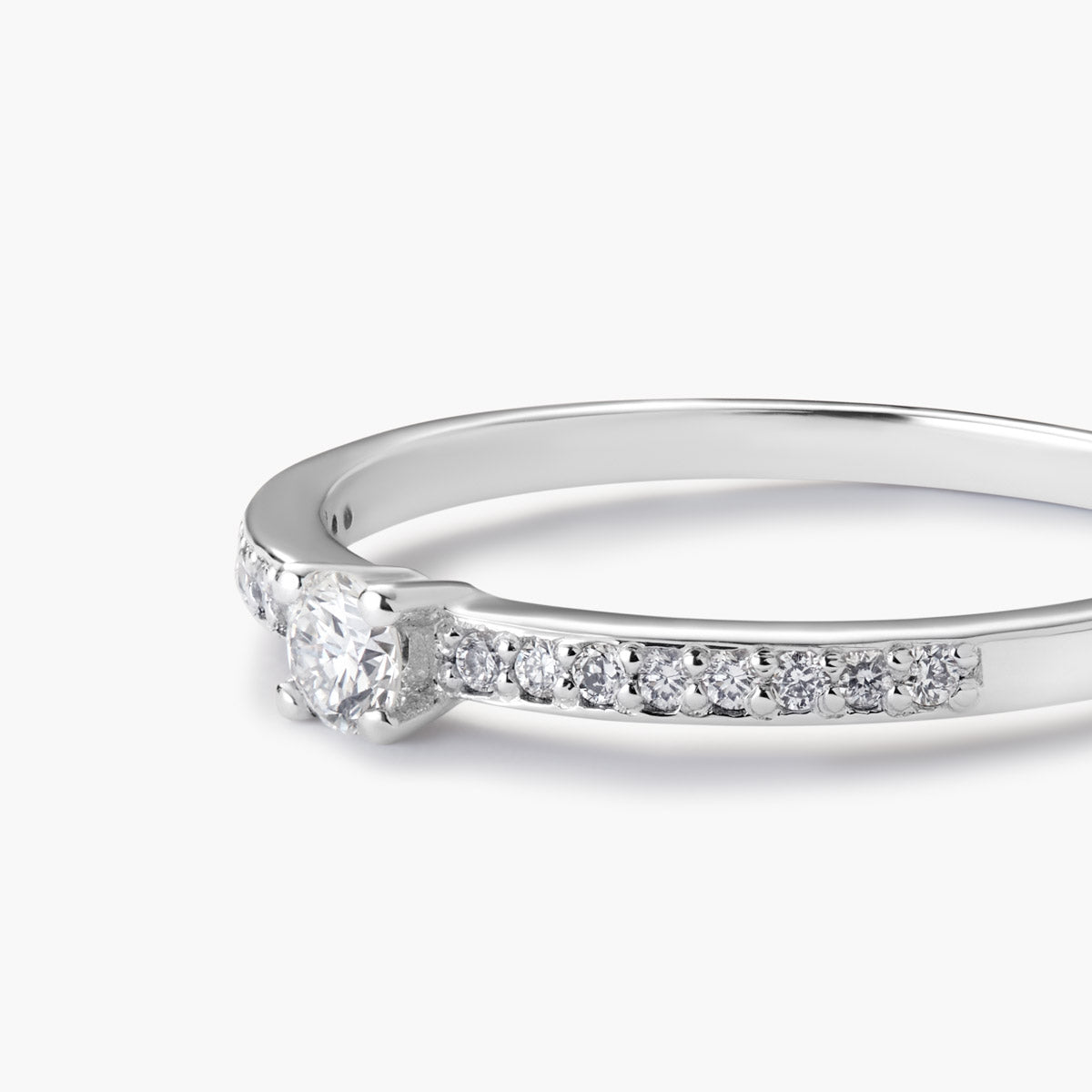 Anillo de oro blanco 18K diamante natural 0.23 ct. COMET