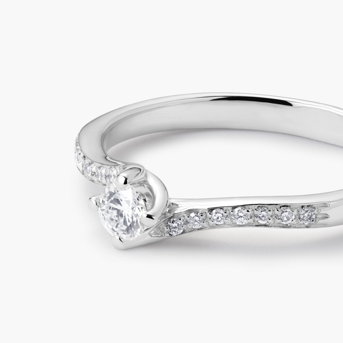 Anillo de oro blanco 18K diamante natural 0.22 ct. SWIRL