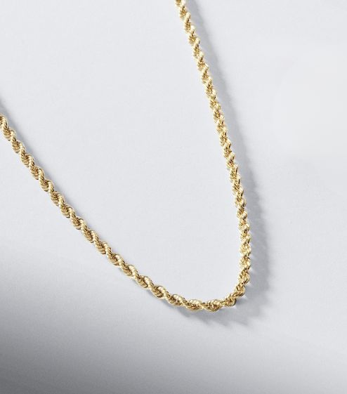 How to Style Gold Chains: A Guide to Trends and Looks